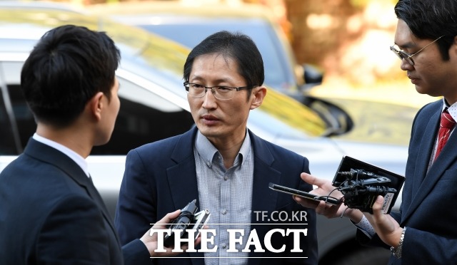 박준영(가운데) 변호사가 김학의 출국금지 의혹 관련 재판에서 한때 몸담았던 과거사진상조사단에 대해 청와대와 소통하며 무리한 조사를 벌였다라고 비판했다. /임세준 기자