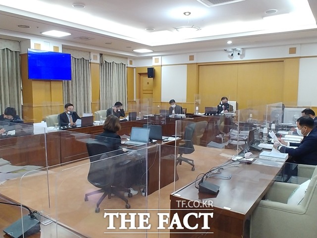 11일 대전시의회 산업건설위원회 회의장에서 행정사무감사가 진행되고 있다. / 대전=라안일 기자