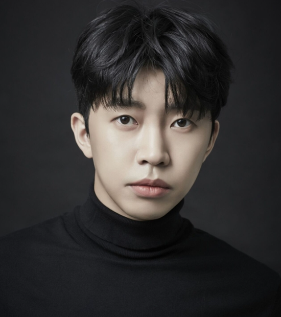 가수 임영웅이 한층 짙은 감성으로 팬들을 사로잡고 있다. 폴라로이드 지수 박이 작사와 작곡에 참여했고, 런던보이는 팬들을 위해 직접 쓴 임영웅의 첫 자작곡이다. /물고기뮤직 제공