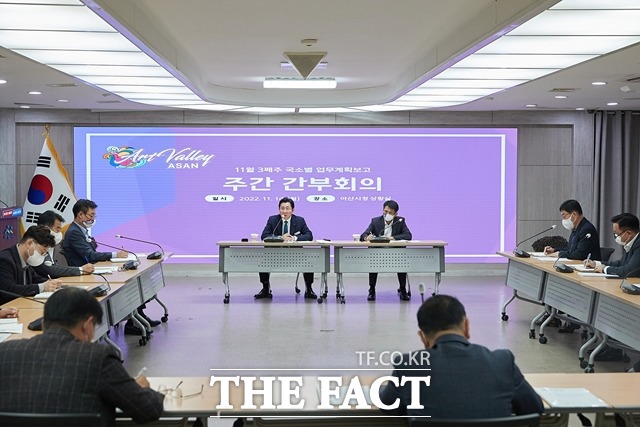 박경귀 아산시장이 14일 개최된 간부회의를 통해 경찰병원 분원 유치 총력전을 지시했다. / 아산시 제공