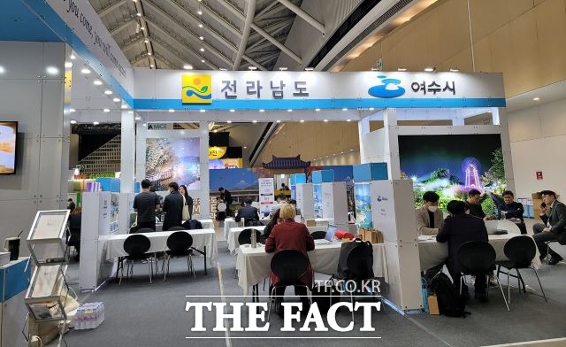 여수시가 지난 8일부터 인천 송도에서 열린 ‘KOREA MICE EXPO 2022’에서 태국의 대형 여행사협회로부터 MICE행사 개최 의사를 받는 등 성과를 올려 MICE산업 활성화가 기대된다. /여수시 제공