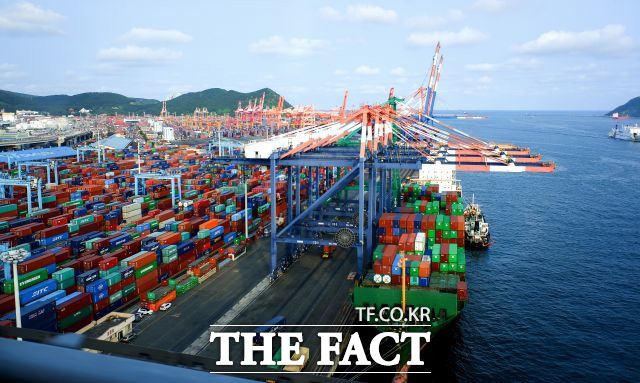 글로벌 투자은해 모건스탠리가 14일 글로벌·아시아 경제 전망 보고서를 통해 한국은행의 최종 금리를 3.25%로 예측했다. /더팩트 DB