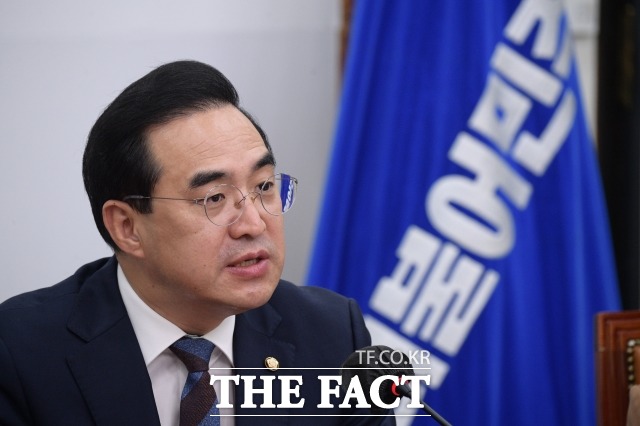 더불어민주당·정의당·기본소득당 원내대표가 김진표 국회의장을 찾아 이태원 참사 진상규명을 위한 국정조사를 촉구했다. 야3당은 오는 24일 본회의에서 국정조사 계획서가 채택될 수 있도록 의장의 결단을 요청드렸다고 밝혔다. /남윤호 기자