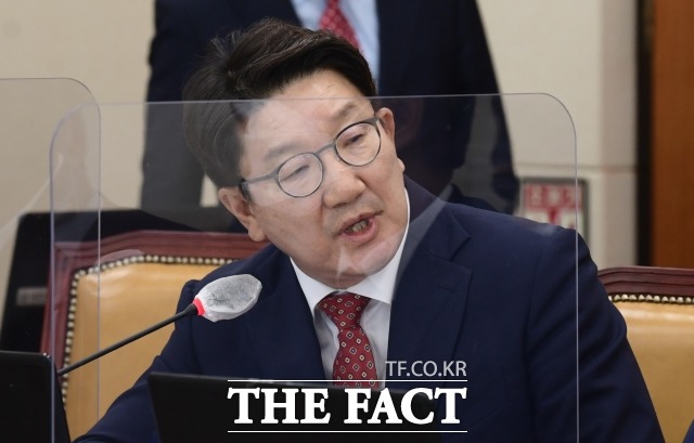 권성동 국민의힘 의원은 15일 서울시의회가 TBS 지원 폐지 조례안을 통과시킨 데 대해 환영한다는 견해를 밝혔다. /남윤호 기자