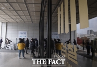  '이재명 측근' 정진상 14시간 검찰조사 마치고 귀가