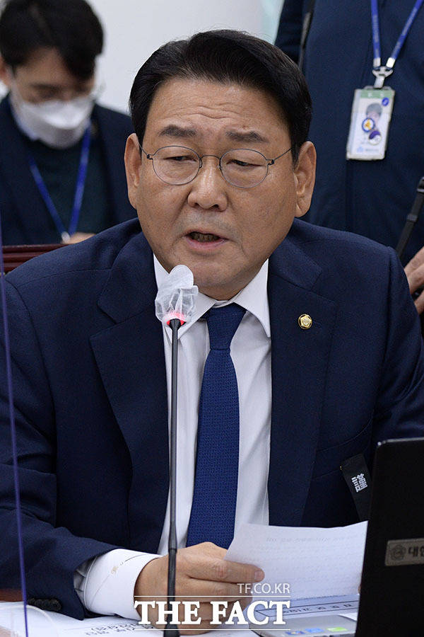 김교흥 더불어민주당 간사가 예산안 상정과 관련해 의사진행발언을 하고 있다.