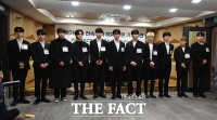  [현장FACT] '팬들 보며 참았다'…오메가엑스, 폭언·성추행 견딘 이유