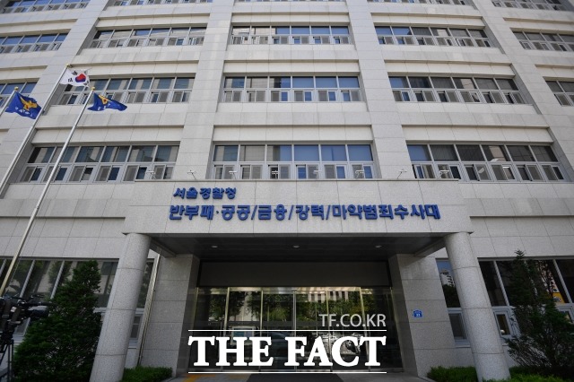 경찰이 유족 동의 없이 이태원 참사 희생자 명단을 공개한 인터넷 매체 고발 사건에 대한 수사에 착수했다. /남윤호 기자