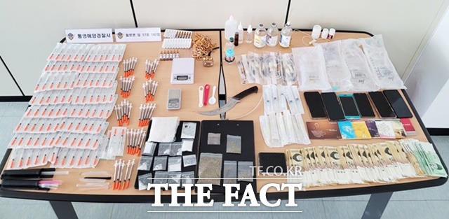 통영해경이 압수한 물품필로폰, 대마, 주사기 /통영해경 제공