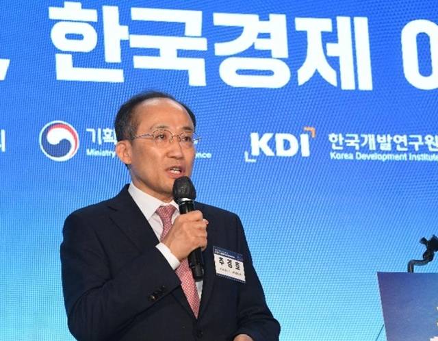  국민 96% '韓, 경제 위기'…'저출산·고령화 적극 대응해야'
