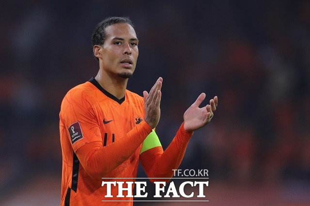 네덜란드는 22일(한국시간) 새벽 1시 카타르 도하 알투마마 스타디움에서 세네갈과 조별리그 첫 경기를 치른다. 사진은 네덜란드 대표팀 주장 버질 반 다이크. /AP.뉴시스