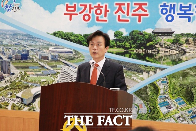 조규일 진주시장이 2023년도 예산안 편성에 대해 설명하고 있다./진주=이경구 기자