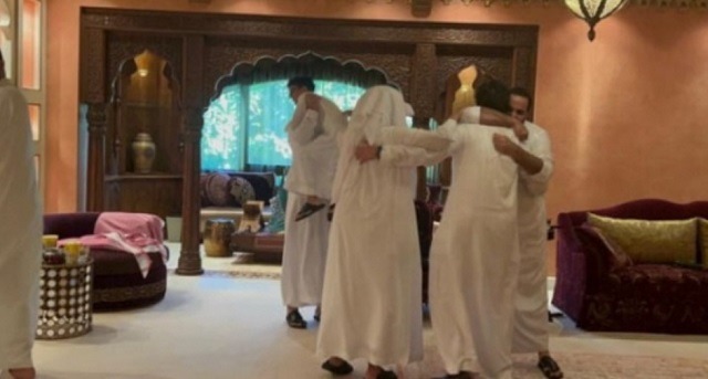 빈 살만 사우디 왕세자는 23일 자신의 SNS에 가족들과 함께 TV로 아르헨티나전 경기를 시청하고 사우디의 승리 후 기뻐하는 모습이 담긴 영상을 공개했다. /빈 살만 인스타그램 캡처