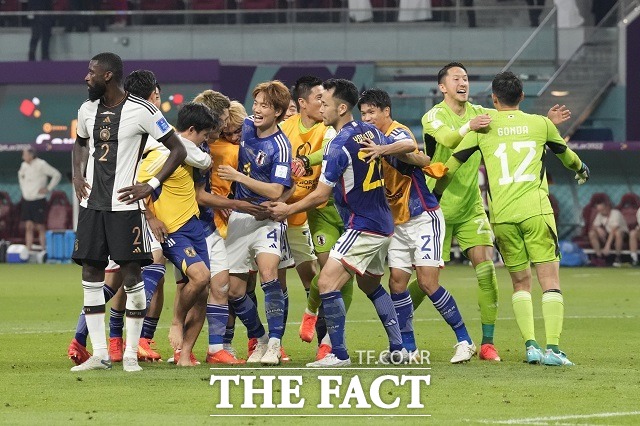일본이 독일을 꺾으면서독일을 상대로 월드컵 본선에서 승리한 두 번째 아시아 국가가 됐다. 2018 러시아 월드컵에서 한국이 기록한 카잔의 기적 이후 꼭 4년 만이다. /도하(카타르)=AP.뉴시스