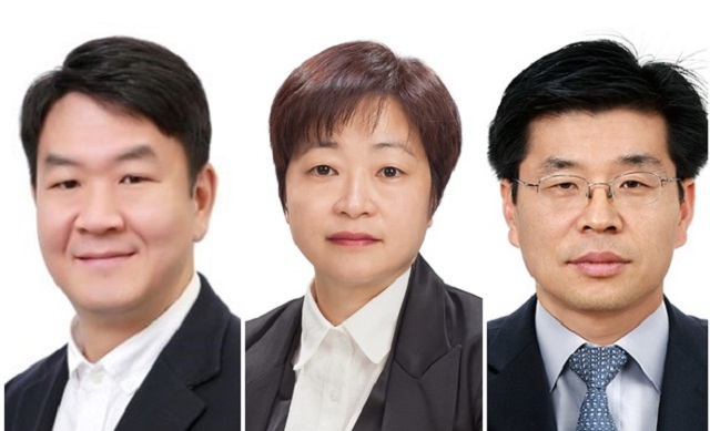 LG디스플레이가 24일 단행한 2023년 정기 임원인사에서 김광진 상무와 박진남 상무, 임승민 상무(왼쪽부터)가 각각 전무로 승진했다. /LG디스플레이 제공