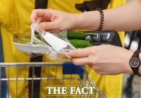  편의점 일회용 비닐봉투 돈 주고도 못 사…식당 종이컵도 금지 