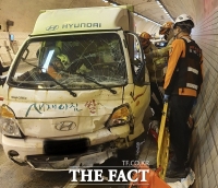  괴산 추점터널서 3중 추돌… 3명 부상