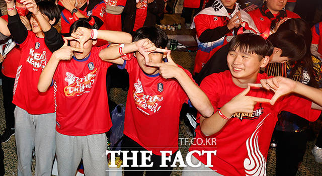 축구 경기만큼 신나는 거리응원전.