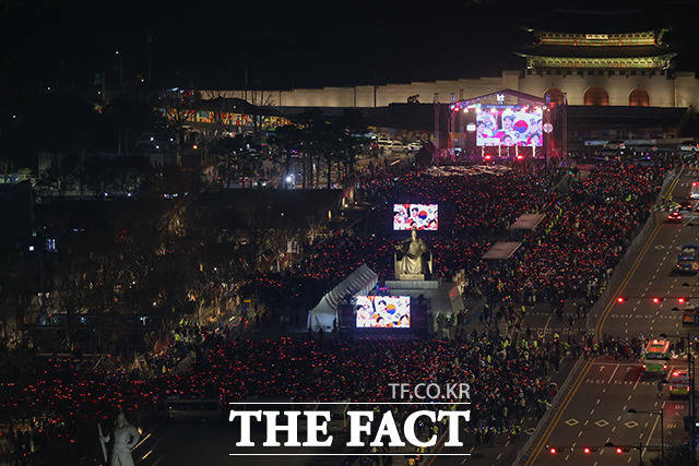 새로 개장한 광화문 광장에서 열린 2022 카타르 월드컵 거리응원전.
