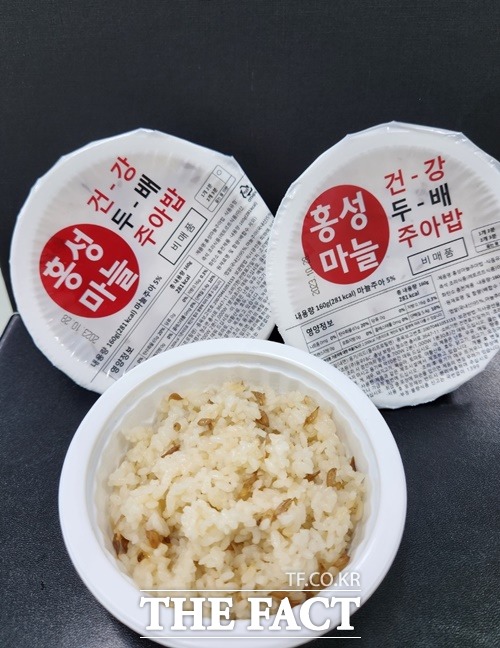 홍성군농업기술센터는 지역 대표 농산물인 홍성마늘을 활용한 가공상품 개발의 일환으로 ‘주아 즉석밥’시제품을 선보였다. / 홍성군 제공
