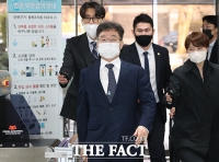  김만배, '구속기간 만료' 석방 후 첫 재판 출석 [TF사진관]