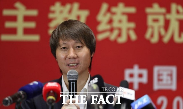 리 전 감독이 지난 2020년 1월 중국 남자축구 대표팀 감독으로 부임한 당시 기자회견을 하고 있는 모습. /베이징(중국)=신화.뉴시스
