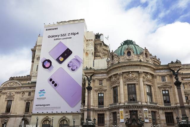 삼성전자가 프랑스 파리 오페라 가르니에에서 2030부산세계박람회 로고가 포함된 대형 옥외광고를 펼치고 있다. /삼성전자 제공
