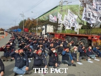  포항서 화물차 통행 방해한 화물연대 노조원 2명 …경찰 조사중