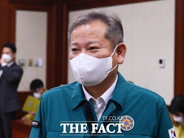 더불어민주당은 30일 이태원 참사 책임을 국회 차원에서 묻겠다며 이상민(사진) 행정안전부 장관에 대한 해임건의안을 발의할 계획이다. /이동률 기자