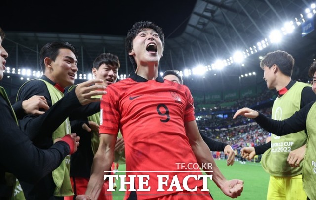 인간 문어 크리스 서튼이 내달 3일 열리는 한국-포르투갈전 결과를 1-0으로 점치며 한국의 16강 진출이 가능하다고 봤다. /알 라이얀(카타르)=뉴시스