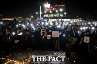  '중국에 자유를'… '제로 코로나'에 항의하는 뉴욕 거주 시위대 [TF사진관]