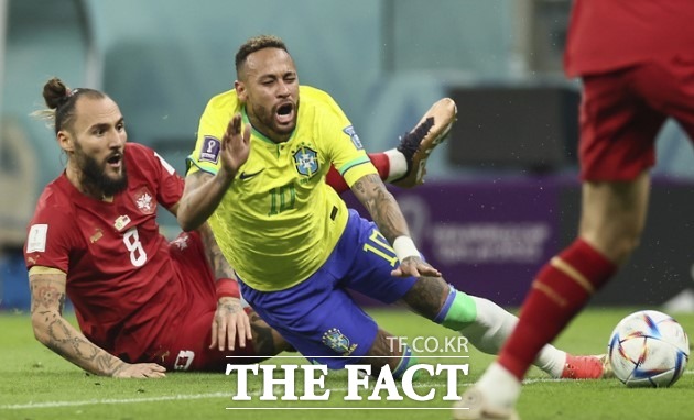 브라질 에이스 네이마르는 세르비아와의 조별리그에서 부상을 당해 복귀 시점이 불투명한 상황이다. /루사일(카타르)=신화.뉴시스