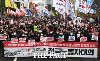  민주노총 '국회 앞까지 행진'…전국노동자대회 개최 [TF사진관]