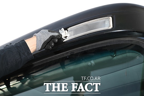 부산경찰청과 부산강서경찰서는 지난 3일 특수재물손괴와 특가법상 운전자 상해 혐의로 화물연대 조합원 3명에게 구속영장을 신청했다고 4일 밝혔다. /부산경찰청 제공.