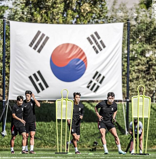 한국이 브라질과의 16강전에서 승리할 확률이 14.41%에서 15.99%로 상향 조정됐다. 사진은 한국 축구 국가대표팀 선수들이 브라질전을 앞두고 훈련하는 모습. /대한축구협회(KFA) 공식 SNS 캡처
