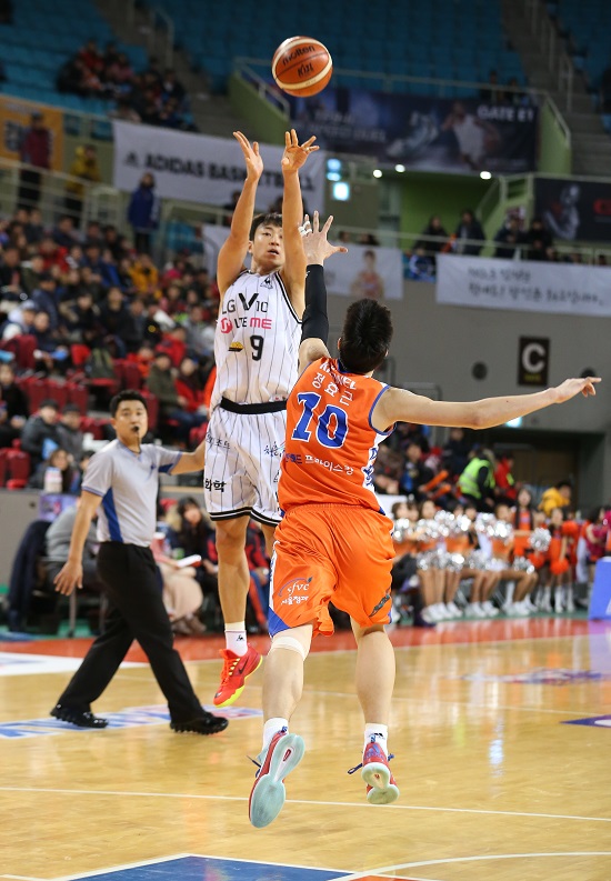 오는 7일(수) 오후 7시 창원실내체육관에서 열리는 2022-23시즌 KBL 창원LG(홈)-한국가스공사(원정) 대상으로 하는 농구토토 매치 62회차를 발매한다./ KBL 제공