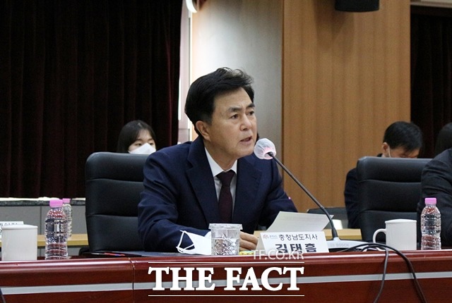 김태흠 충남지사가 6일 열린 지역 대학과 외투기업 간 업무협약식에 참석해 인사말을 전하고 있다. / 내포 = 김아영 기자