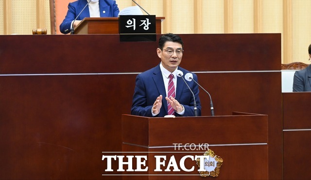 광주 서구의회 김태진 의원(진보당)은 서구청의 납득할 수 없는 행정으로 말미암아 결국 피해를 입는 것은 구민들이다 라고 말했다./ 김태진 의원 사무실 제공