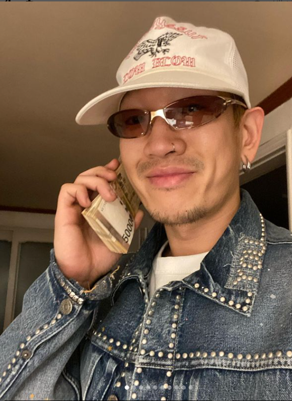 불법 촬영 혐의를 받는 래퍼 뱃사공(36·본명 김진우)이 재판에 넘겨졌다. /뱃사공 SNS 캡처