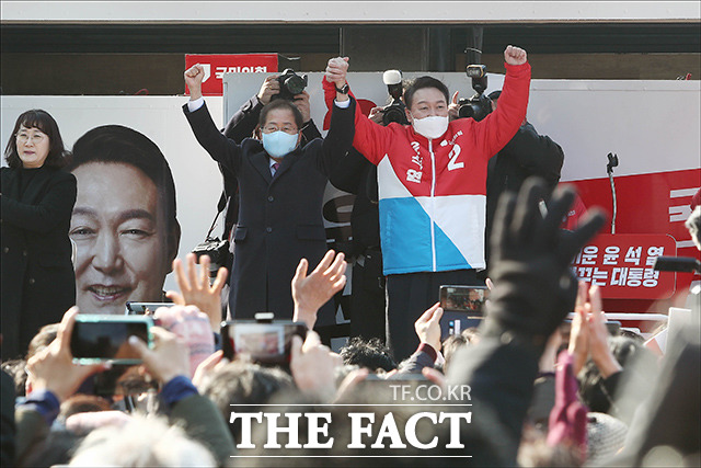 홍준표 대구시장이 7일 차기 당권 주자로 거론되는 나경원 전 국민의힘 의원에 대해 아직도 당대표 선거를 탤런트 경연대회로 착각하느냐고 쏘아붙였다. /이선화 기자