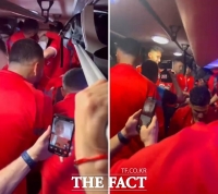  [60초 월드컵] 스페인 꺾은 모로코, 버스에서 떼창 '무아지경' (영상)