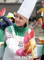  현지 공장 짓고 신기술 개발하고…K김치, 글로벌 시장 더 넓힌다