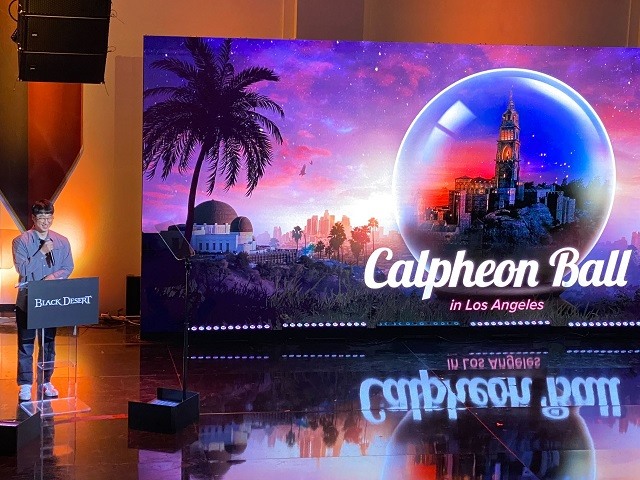 11일 미국 LA에서 칼페온 연회가 열린 가운데 김재희 검은사막 총괄 PD가 신규 콘텐츠를 소개하고 있다. /펄어비스 제공