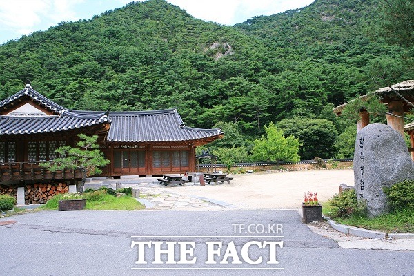 한국관광공사가 주관한 친환경 추천 여행지로 충북 괴산군 괴산읍 검승리에 소재한 성불산 자연휴양림이 선정됐다. /괴산군 제공.