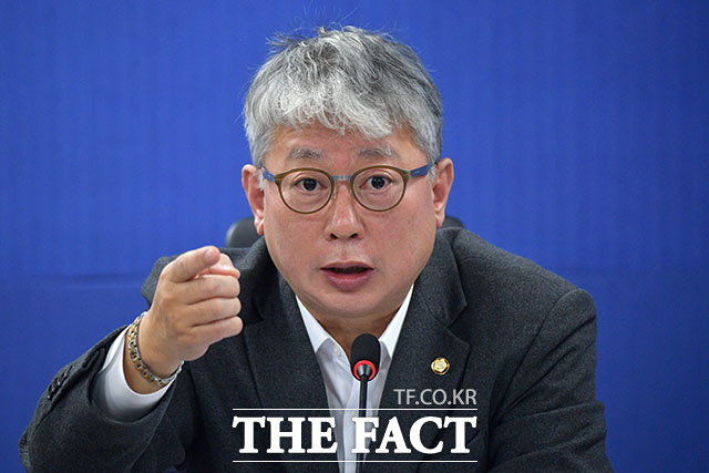 발언하는 조응천 민주당 의원.