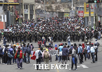  '격화되는 대통령 탄핵 반대 시위'… 페루, '국가비상사태 선포' [TF사진관]