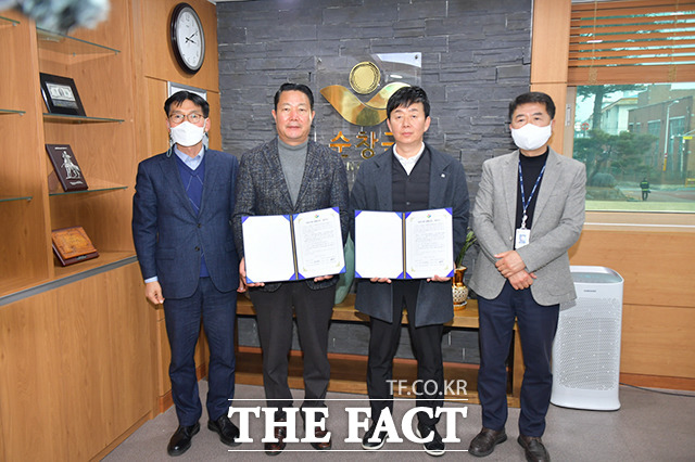 전북 순창군이 16일 사립학교교직원연금공단 대전센터와 농촌사랑 동행순창 협약식을 체결했다. /사진=순창군 제공