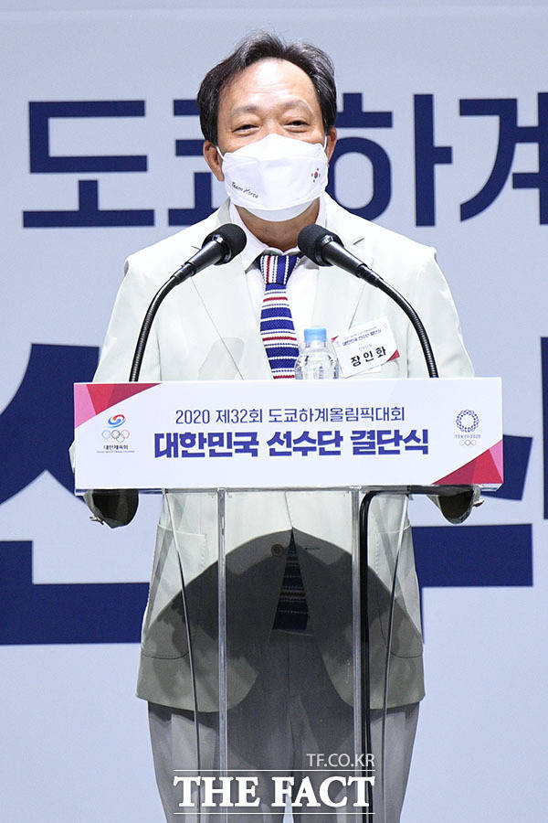 [더팩트ㅣ남윤호 기자] 장인화 선수단장이 8일 오후 서울 송파구 올림픽공원 올림픽홀에서 열린 2020 제32회 도쿄하계올림픽대회 대한민국 선수단 결단식에서 국무총리 격려사에 답사하고 있다.