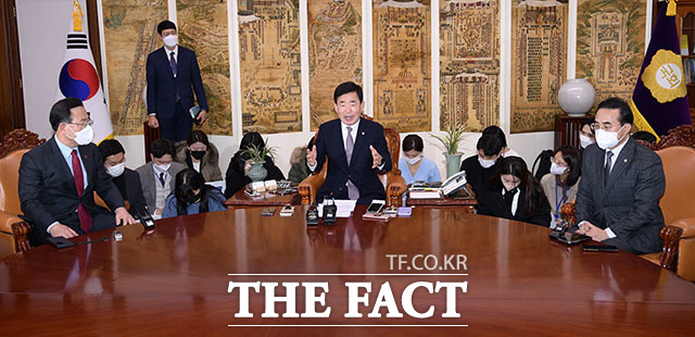 예산안 두고 쓴소리 쏟아내는 김진표 국회의장.