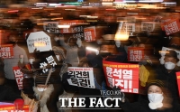  '엄동설한' 불구하고 거리로 나온 '윤석열 퇴진' 촛불행동 [TF사진관]